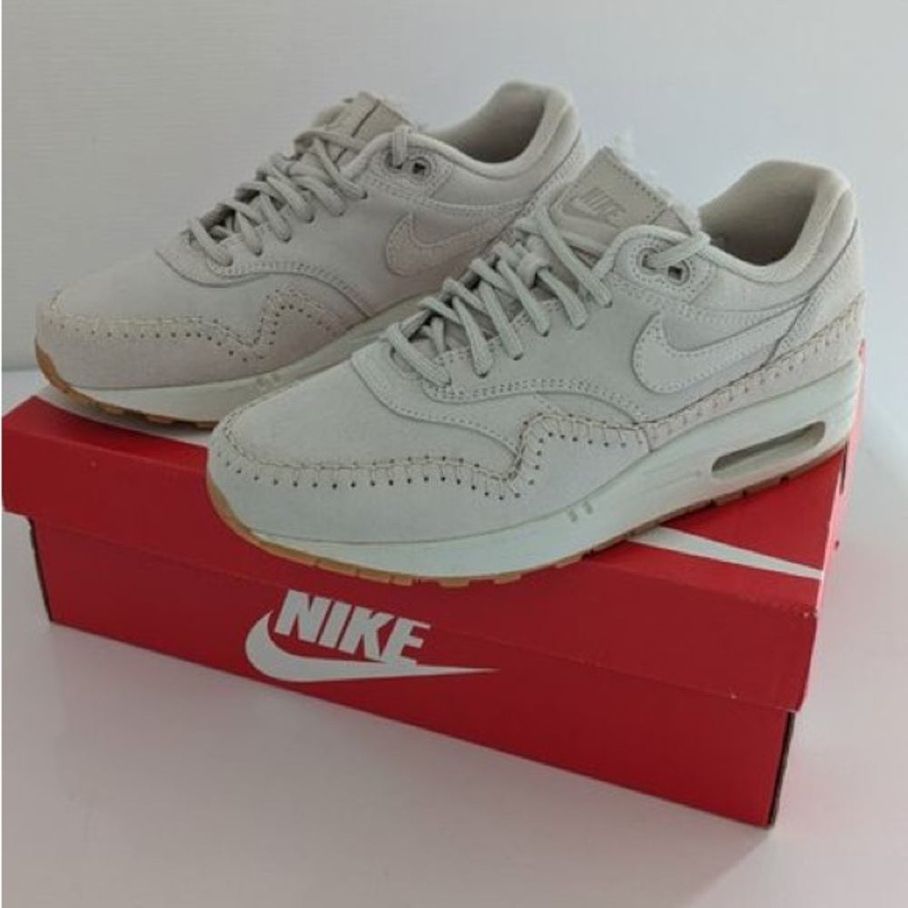 Nike Beige Sneakers